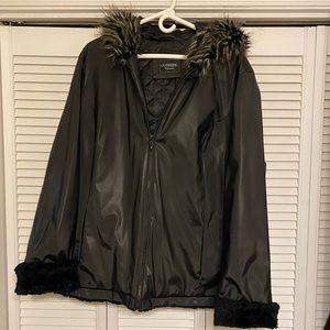 OUTBROOK Woman coat with faux fur trimmed hood. Black, large. Adjustable sleeves